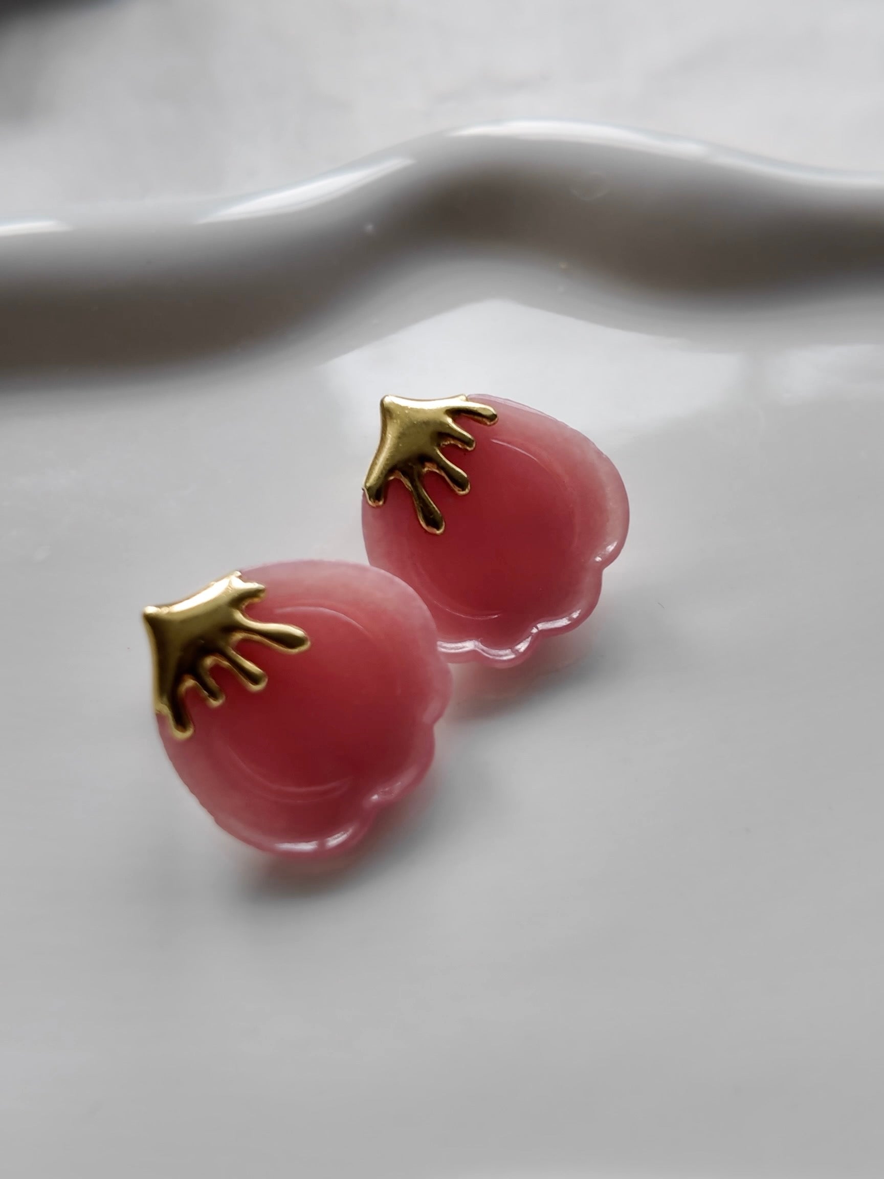 Angela Cummings Flower Clip Earrings – 18K Gold Statement