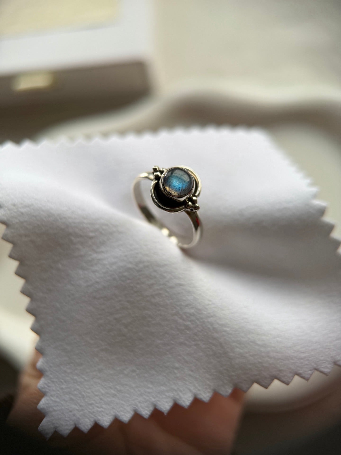 Handcrafted Labradorite Ring – S925 Sterling Silver Vintage Style