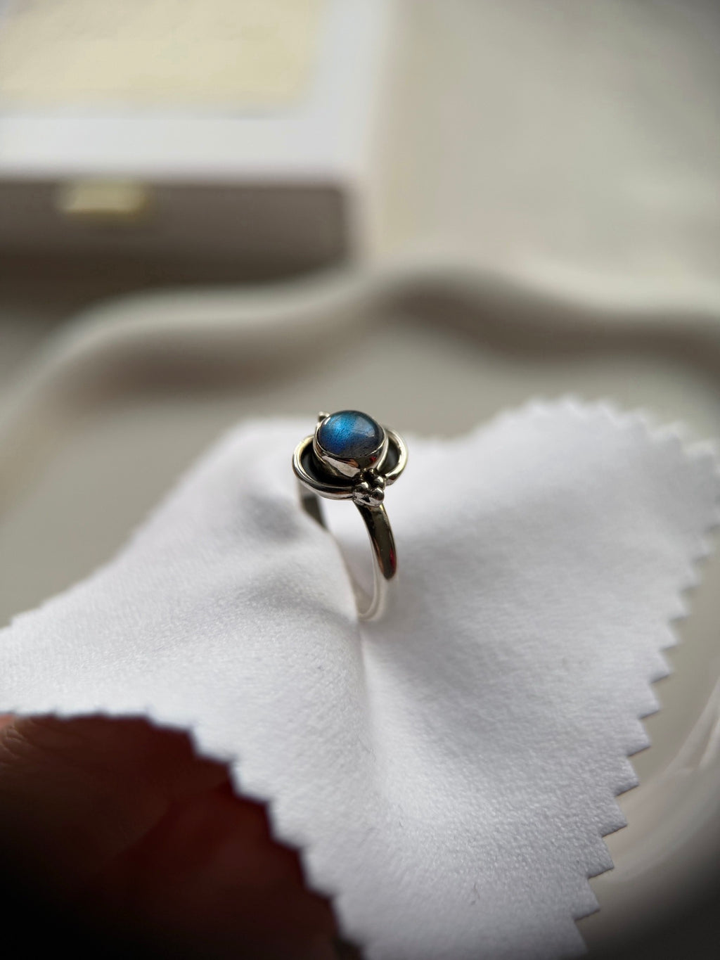 Handcrafted Labradorite Ring – S925 Sterling Silver Vintage Style
