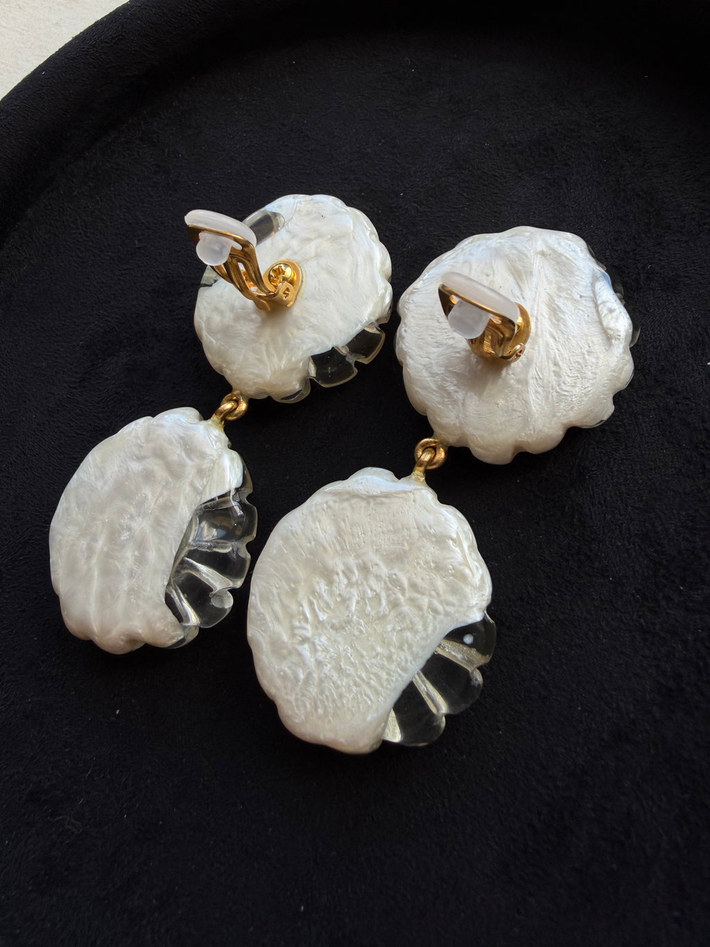 Dominique Denaive Daisy Resin Clip-On Earrings – Vintage French Designer Jewelry