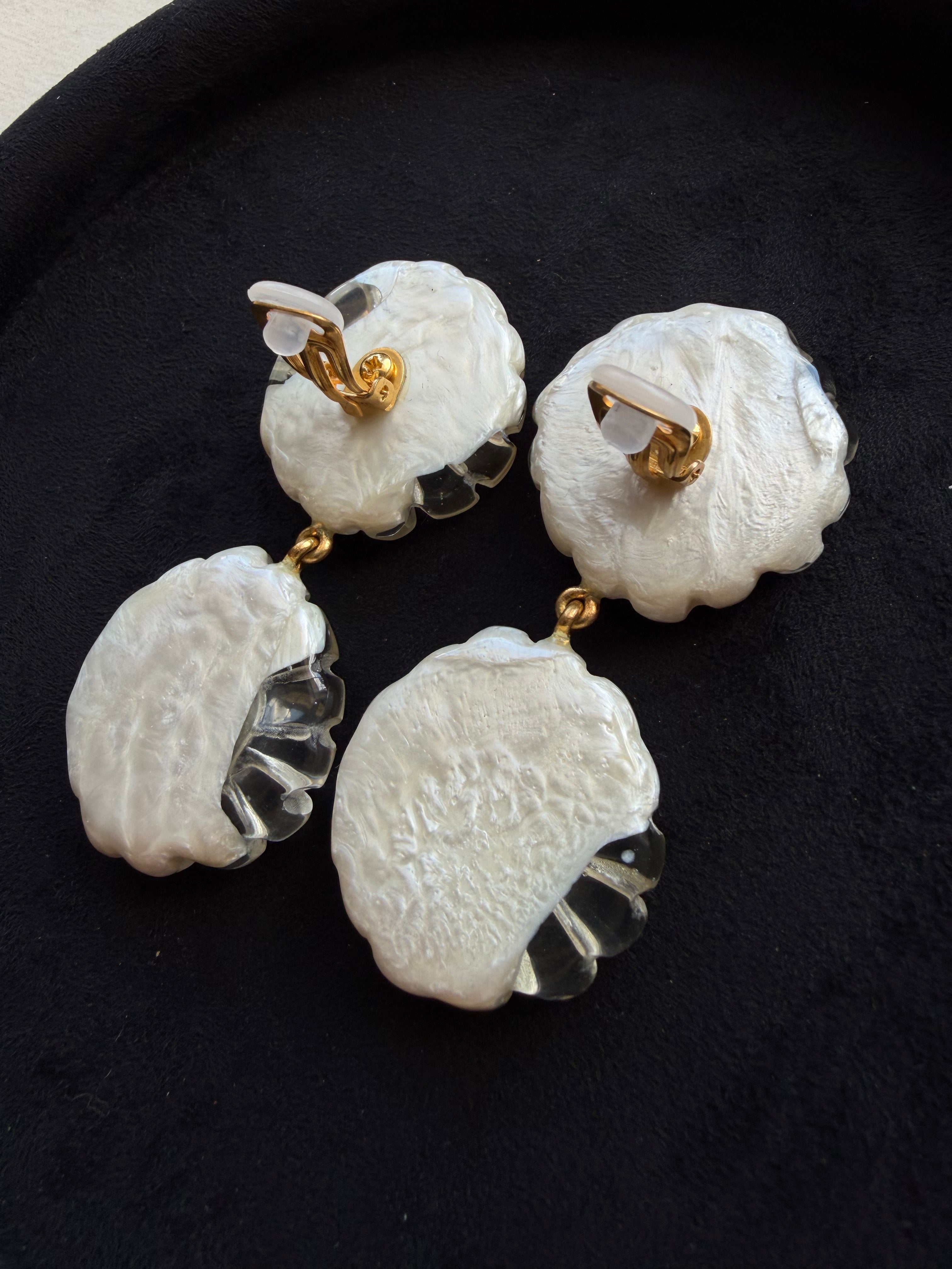 Dominique Denaive Daisy Resin Clip-On Earrings – Vintage French Designer Jewelry